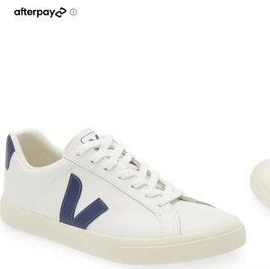 Euc cobalt esplar Vejas size 8